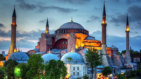 Karpet Masjid Hagia Sophia, Kisah Menarik dibalik Sejarah Islam di Turki