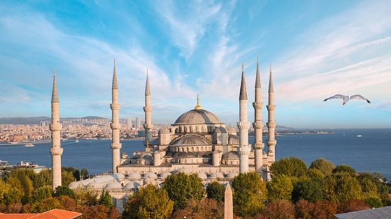 9 Karpet Turki untuk Masjid Wisata Religi di Indonesia